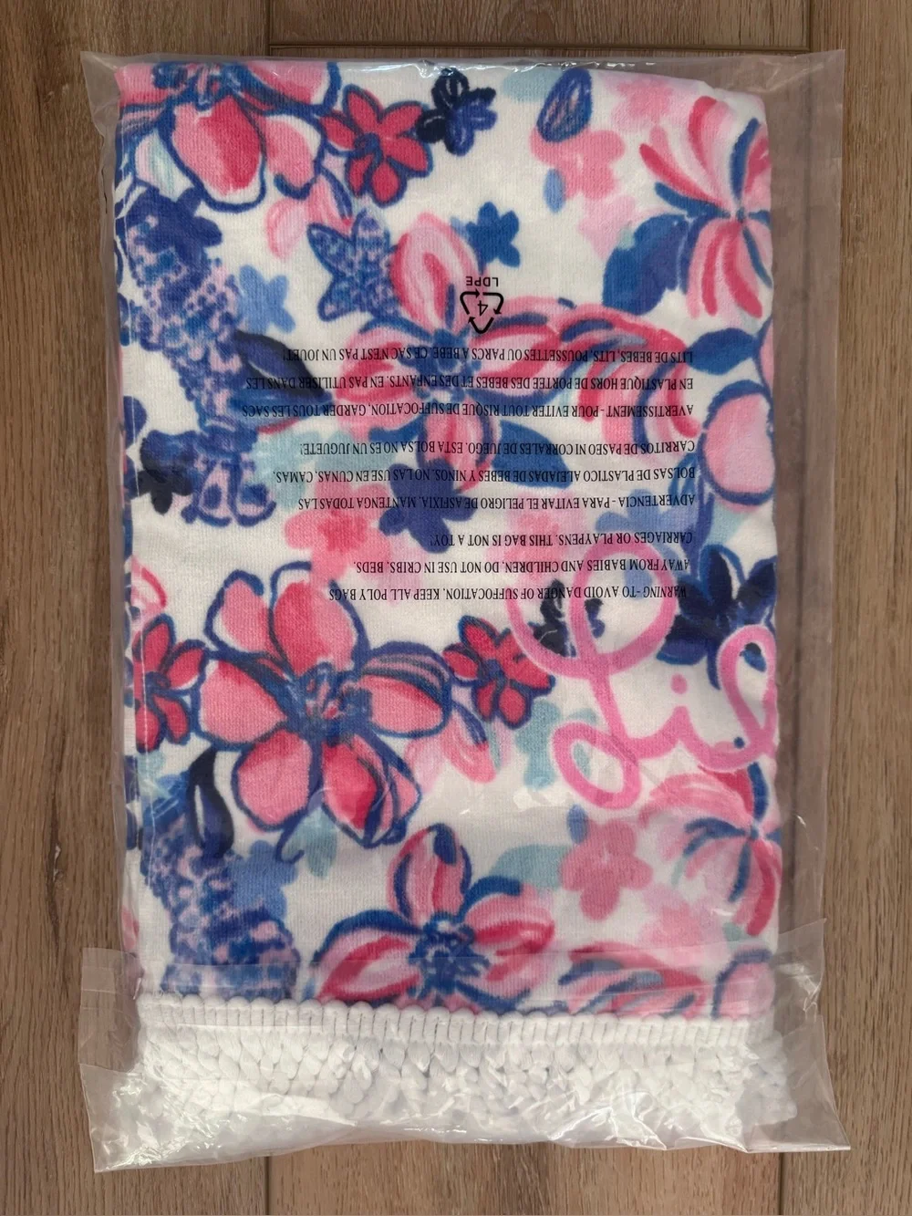 NWT Lilly Pulitzer Beach Towel Resort White Party Like A Lobstar
